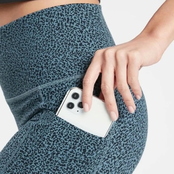 Athleta Salutation Stash Pocket II Textured 7/8 Tight Small (Tall) - Picture 3 of 6